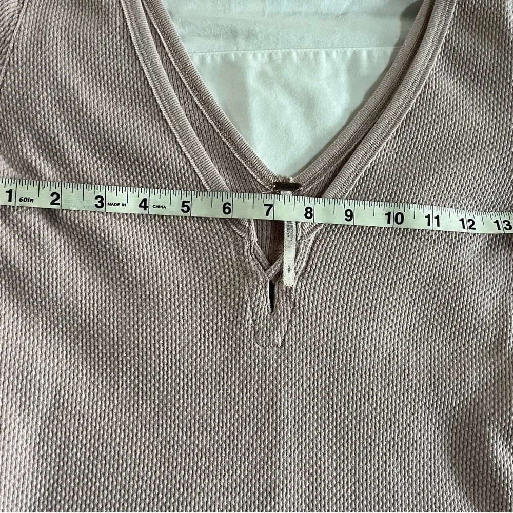 Free People Last Dance Soft Pink Thermal V Neck with Lace Sleeves Sz Small EUC